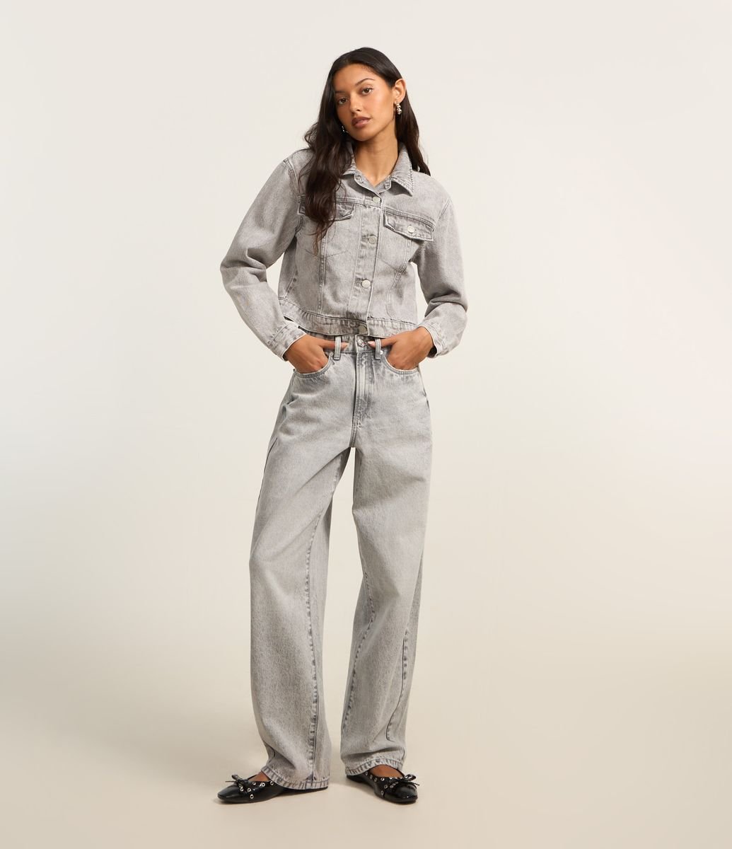 Calça Baggy em Jeans com Passantes e Bolsos Cinza
