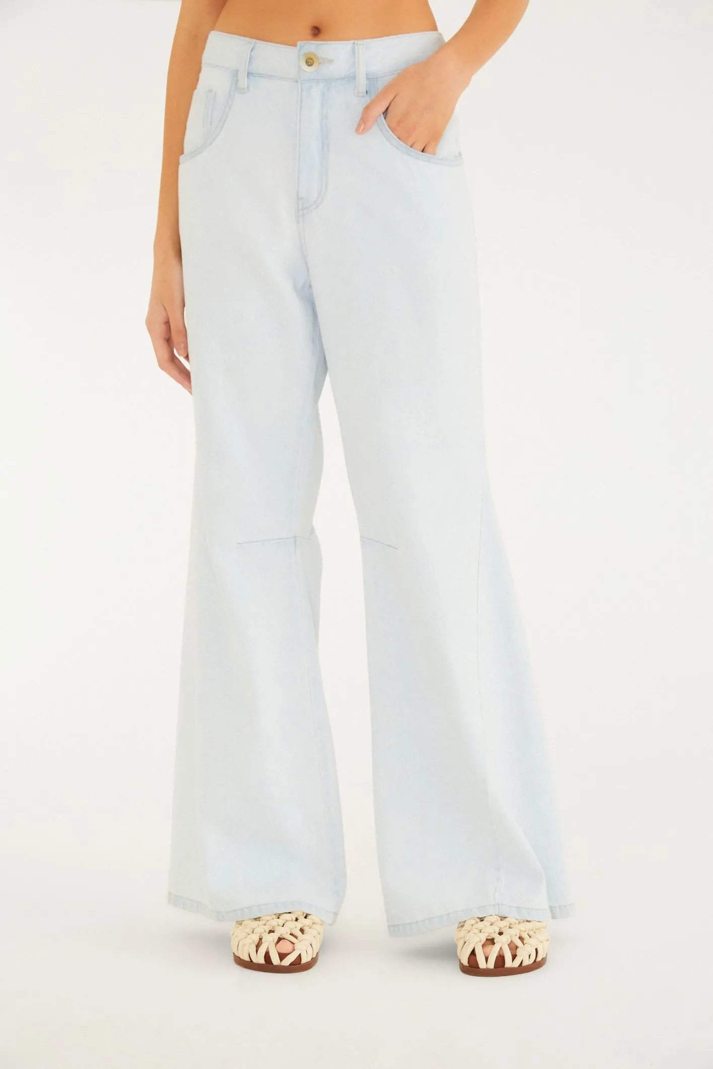Calça Jeans Média Boca Larga